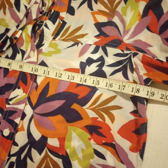 Dana Buchman floral button down with roll tab half sleeve - Picture 9 of 12